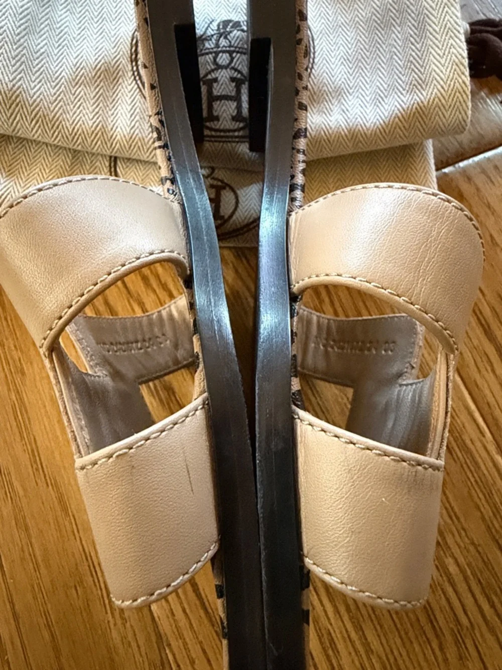 Auth. Hermes Oran Leather Slide Sandals in Taupe w printed insole - Women - Picture 8 of 12